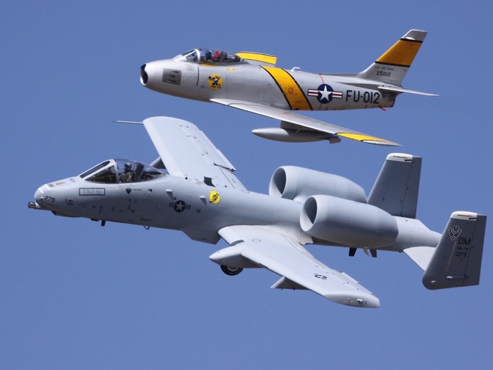 ẢNH: F-86 Sabre đọ dáng cùng Thần Sấm Thunderbolt
